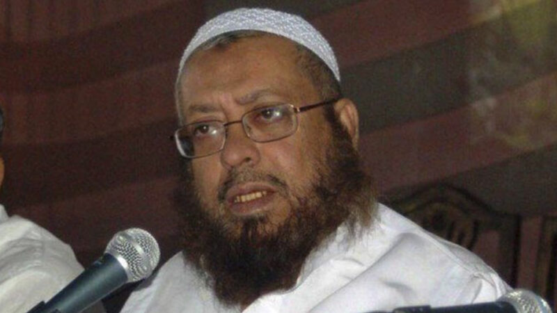 Keeping your mobile phone will break your Aitekaf: Mufti Naeem