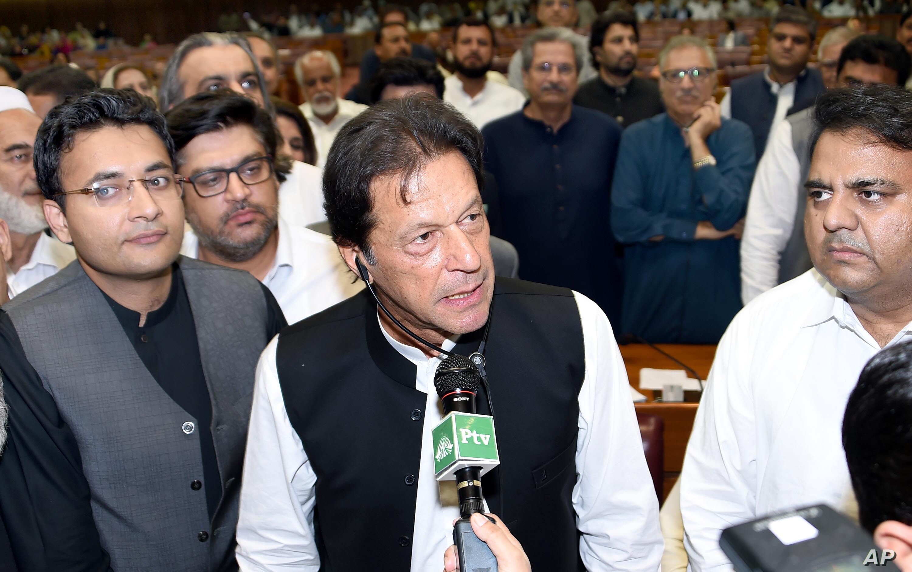 PM Imran hits back at opposition for calling him ‘selected’