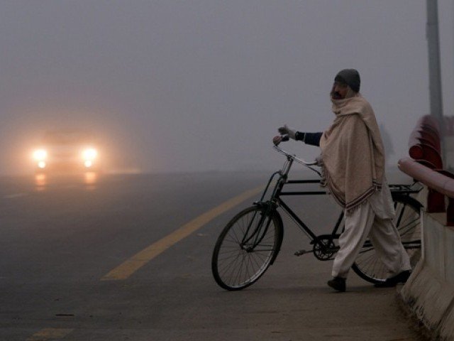 Cold wave hits Karachi, temperature may hit 13°C