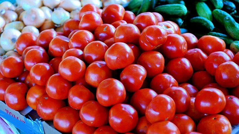 Government decides to import tomatoes from Iran for one month