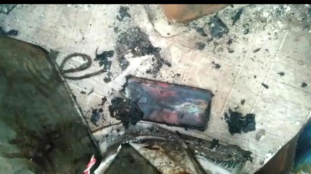 Man dies after a phone explodes during charging