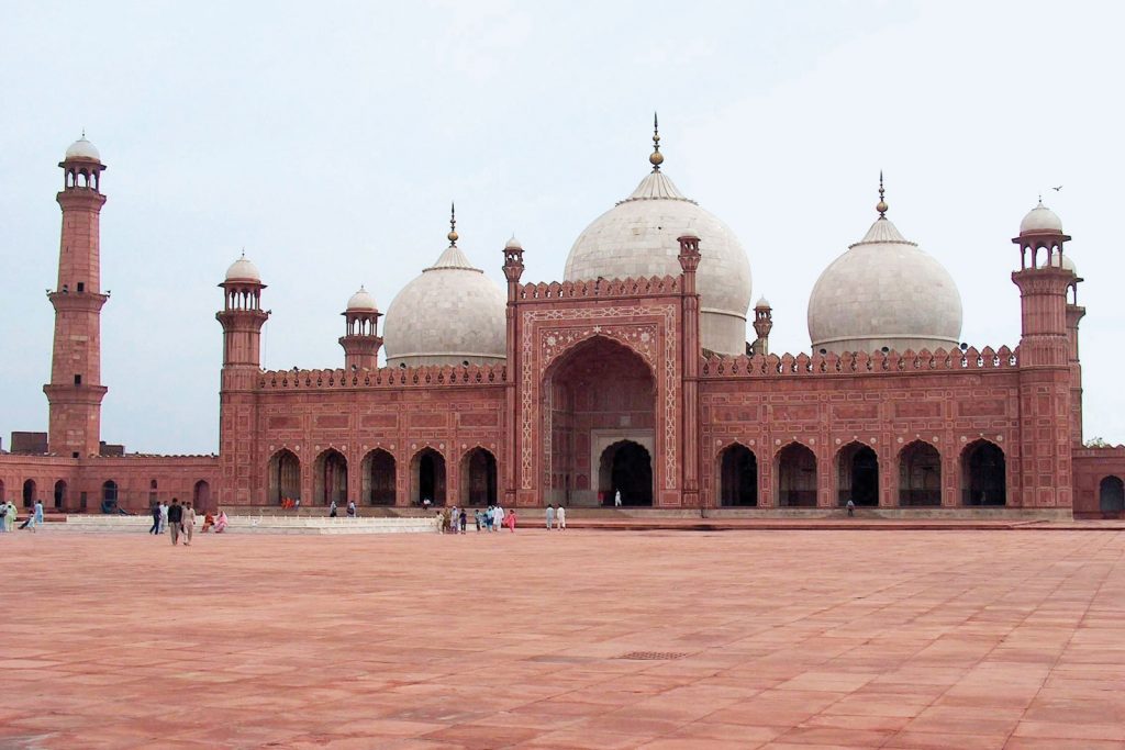 Badshahi Mosque Lahore bans wedding photography