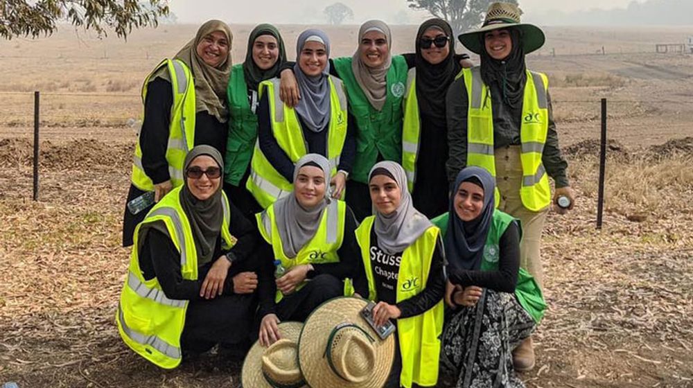 Muslim women travel with trucks to help firefighters during Australian bushfire