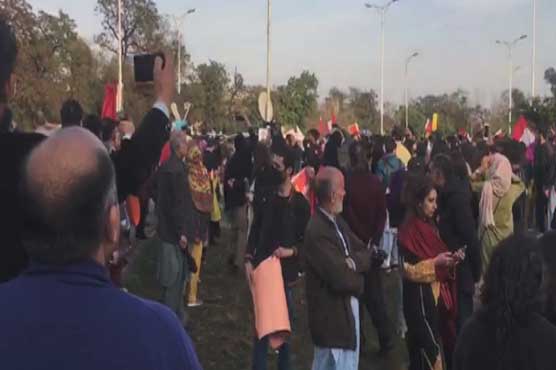 Stones pelted at participants of Aurat March in Islamabad