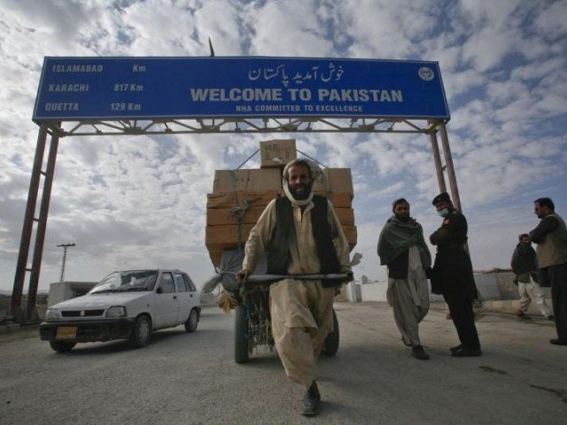 Pakistan extends border closure by two weeks