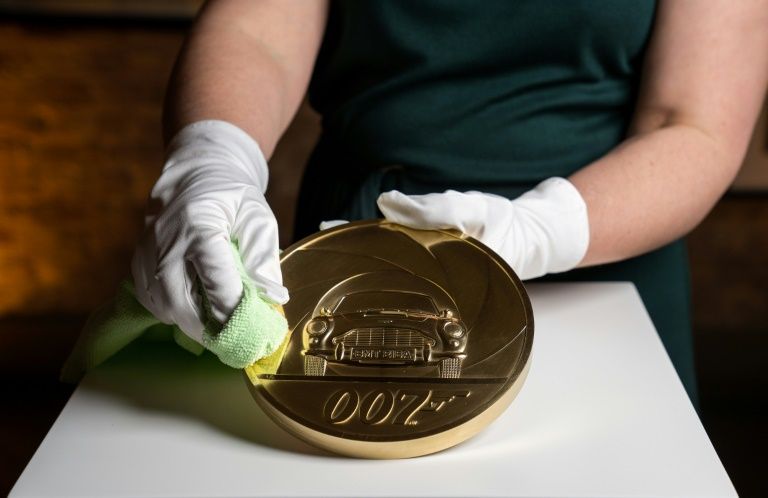 New seven-kilo gold coin unveiled to celebrate James Bond film