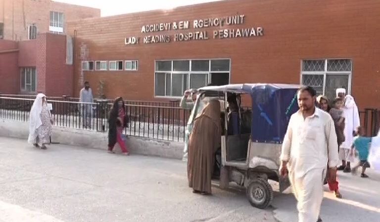 Peshawar hospitals fail to reopen OPDs despite govt order