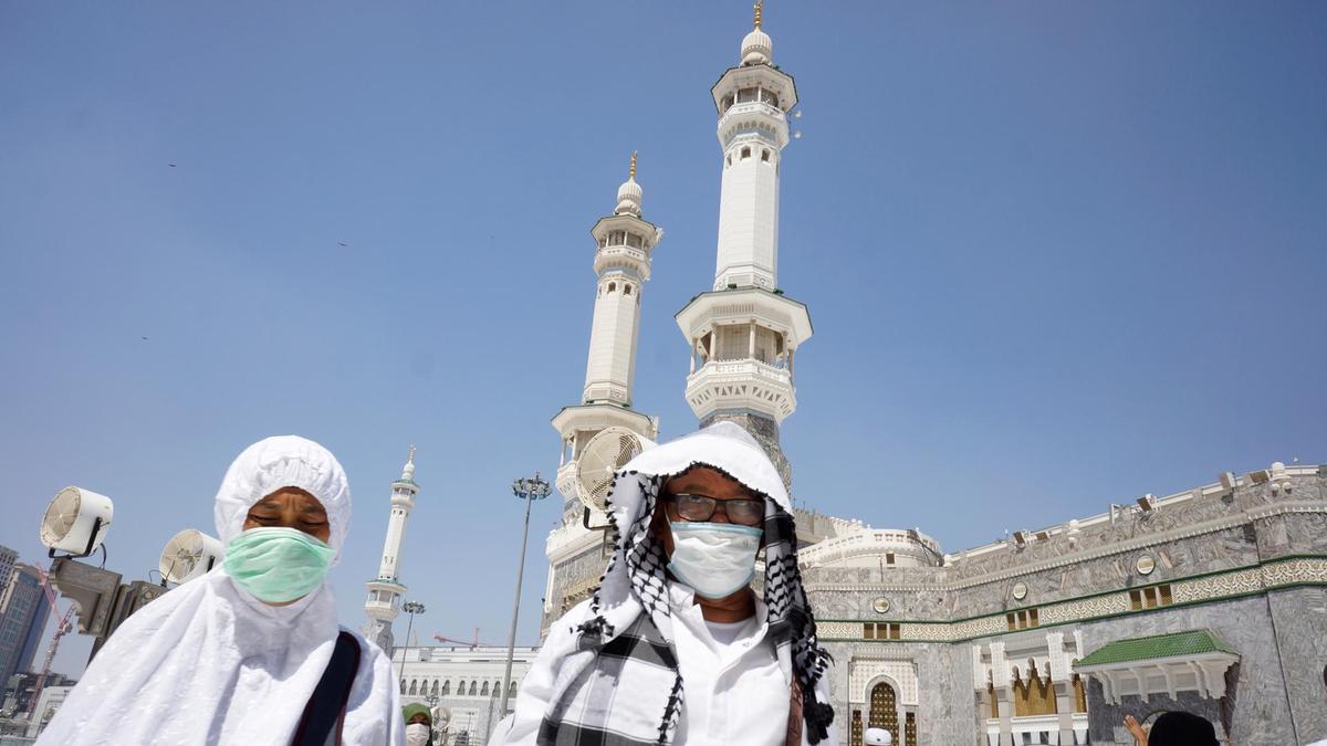 Saudi Arabia to reopen over 90,000 mosques after two months