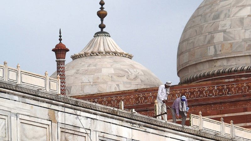 Deadly thunderstorm damages Taj Mahal
