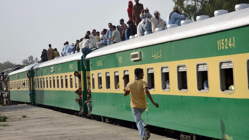 People to travel from Karachi to Lahore in ‘seven hours’ via new Main Line-1 railway