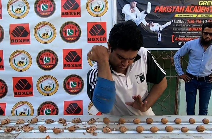 Rashid Naseem breaks another Indian record of crushing most walnuts with an elbow