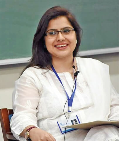 Pakistani female lawyer Nida Usman Chaudhry wins Justitia Award 2021 in Austria