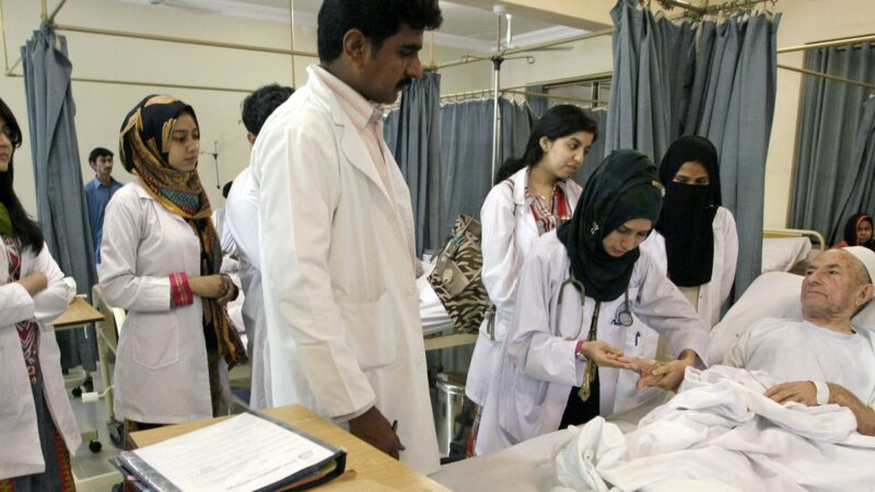 Bahawal Victoria Hospital bans jeans, high heels, & heavy makeup for female doctors