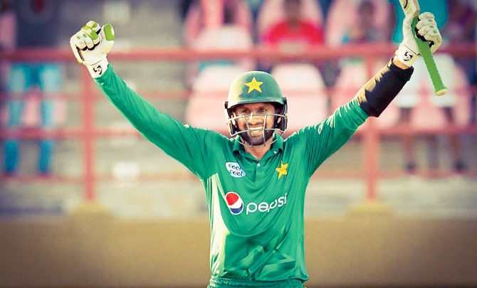 Shoaib Malik becomes first batter in Asia to score 11,000 T20 runs