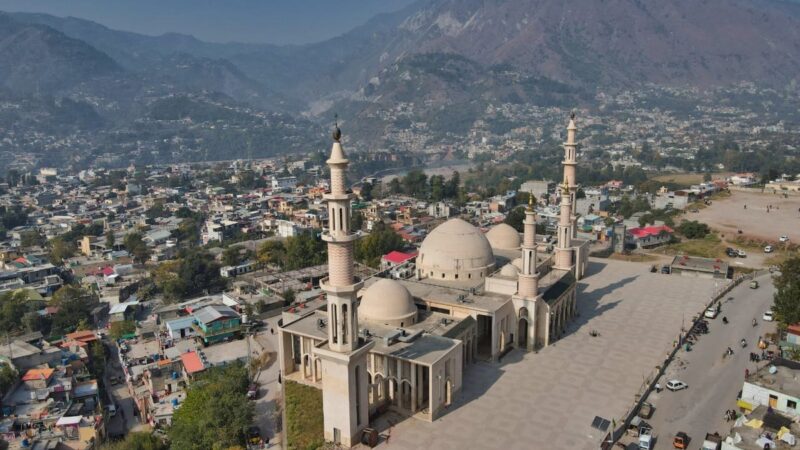 Saudi Arabia gifts Pakistan two mosques