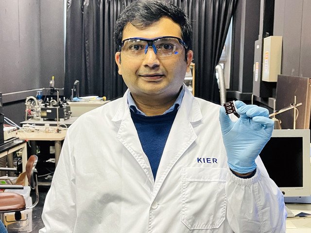 Pakistani scientist develops promising solar cell technology that sets two new world records 