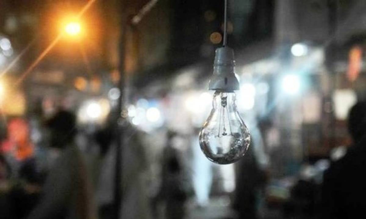 Karachi faces power breakdown as extra high tension line trips due to ‘accidental fault’