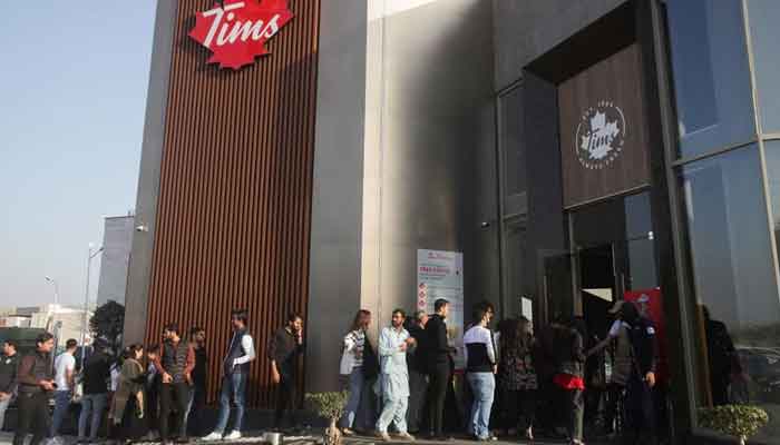 Long queues and record-breaking sales, Tim Hortons Pakistan wins big despite economic crisis in the country
